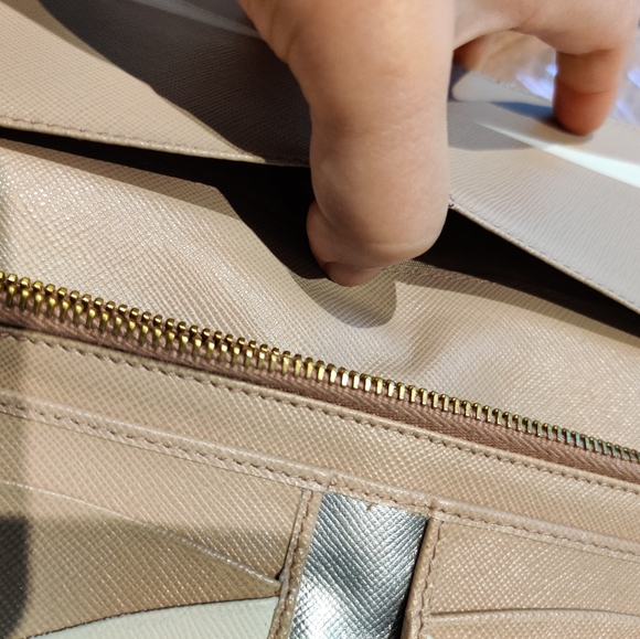 Prada leather wallet - Picture 5 of 7